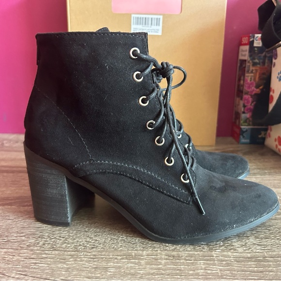 Chase+Chloe black heeled booties - Picture 3 of 5
